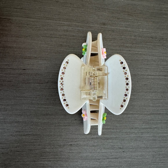 Emi Jay Flower Sweetheart Clip - Picture 2 of 4